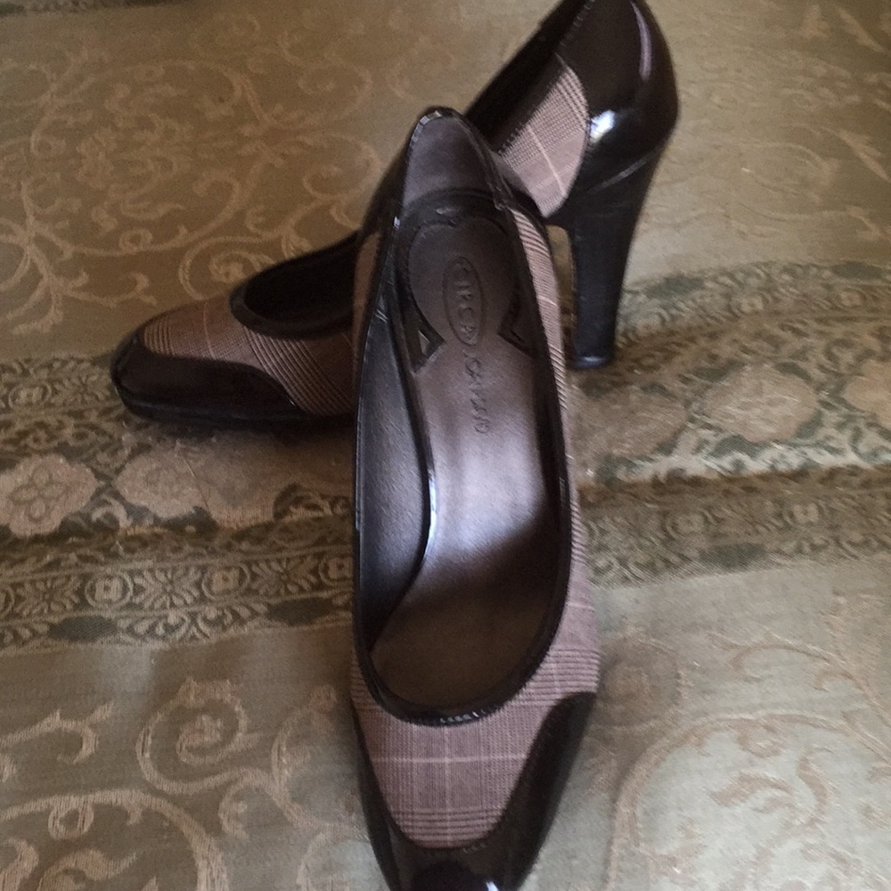 Shoes - Picture 4 of 4